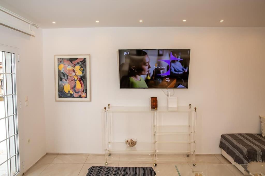 Seafront Central Apt In Lavrio Apartment Exterior photo