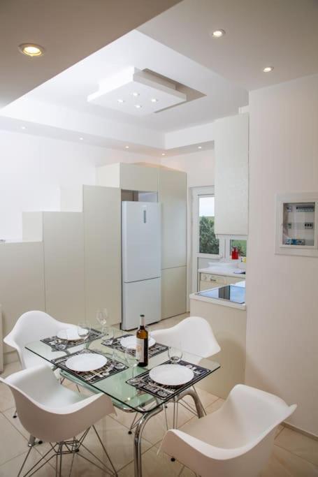 Seafront Central Apt In Lavrio Apartment Exterior photo