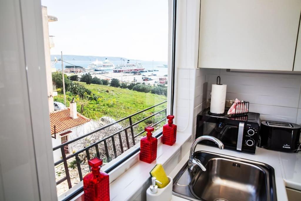 Seafront Central Apt In Lavrio Apartment Exterior photo