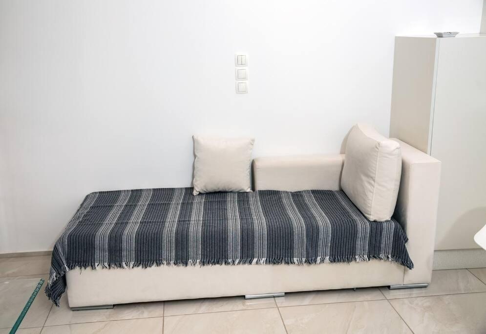 Seafront Central Apt In Lavrio Apartment Exterior photo