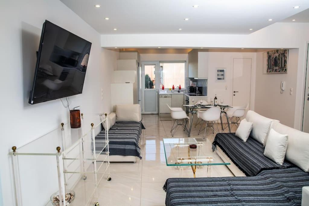 Seafront Central Apt In Lavrio Apartment Exterior photo