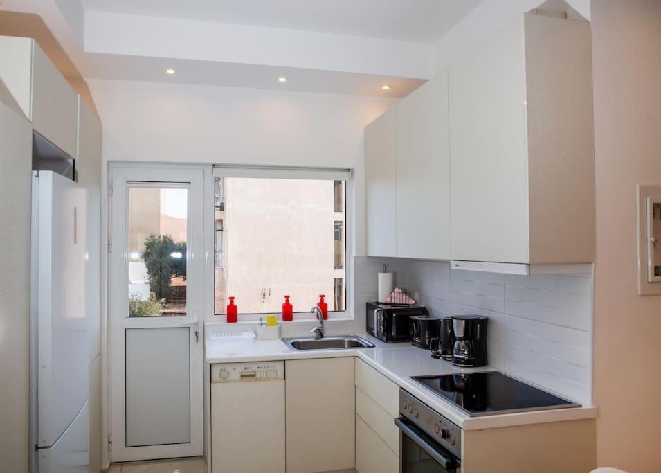 Seafront Central Apt In Lavrio Apartment Exterior photo
