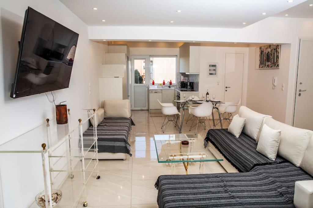 Seafront Central Apt In Lavrio Apartment Exterior photo