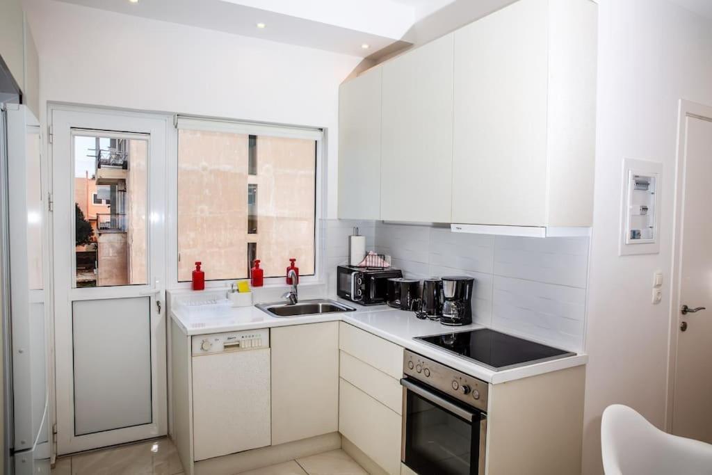 Seafront Central Apt In Lavrio Apartment Exterior photo