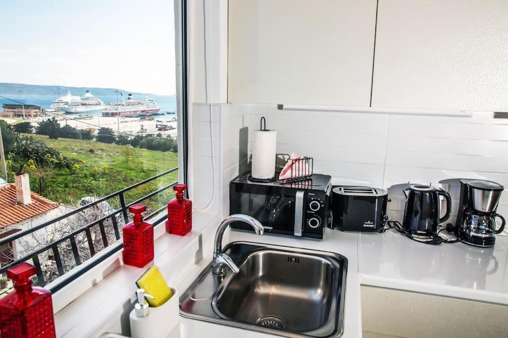 Seafront Central Apt In Lavrio Apartment Exterior photo