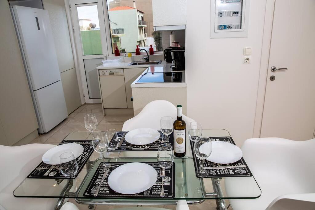Seafront Central Apt In Lavrio Apartment Exterior photo